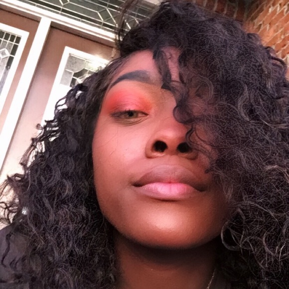 Meet your Posher, Athena - Picture 2 of 2